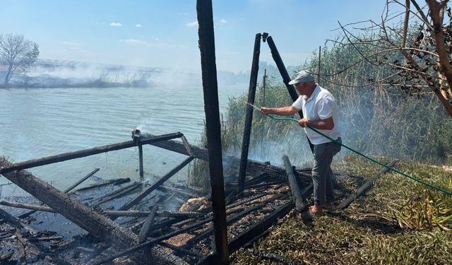 Antalya’da milyonluk tekne ve iskele alevlere teslim oldu