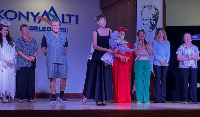 Antalya’da "Otogargara" ayakta alkışlandı