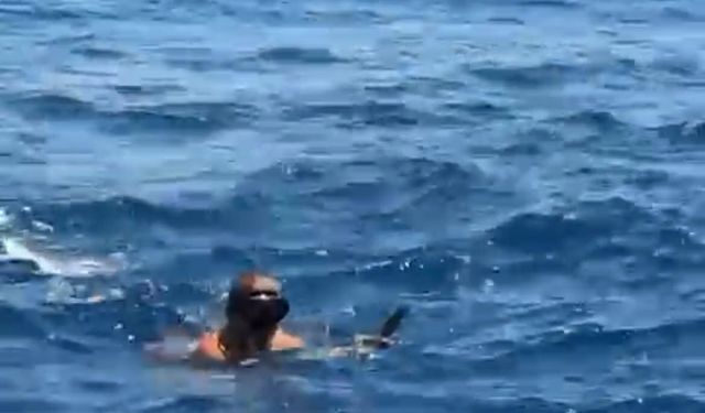 Antalya’da tekne kaptanı carettanın hayatını kurtardı