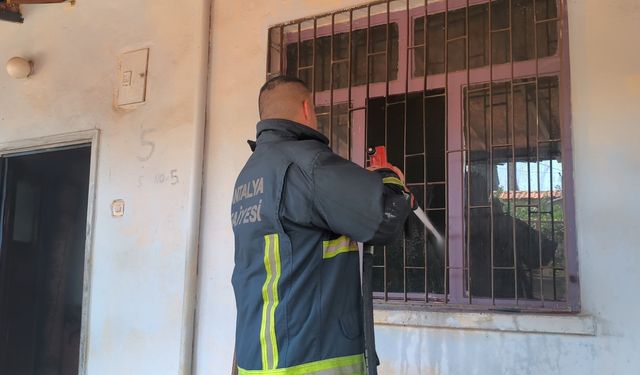 Antalya’da uzaklaştırma kararı aldıran eşinin evini ateşe verdi