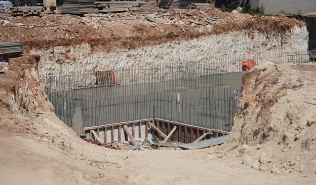 Antalya’daki inşaat şantiyesinde göçük 2 işçi yaralandı