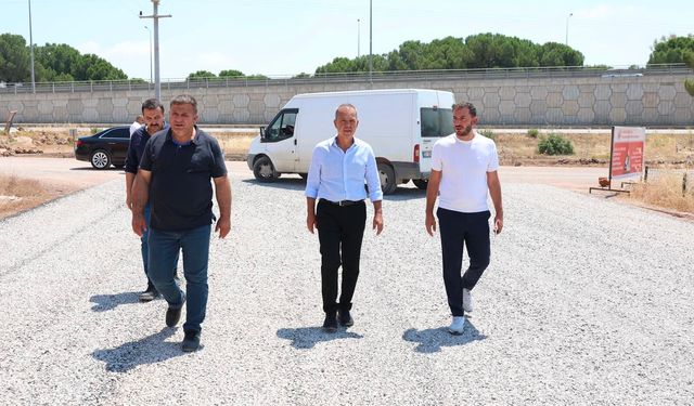 Döşemealtı Belediye Başkanı Menderes Dal yeni yolları inceleme altına aldı