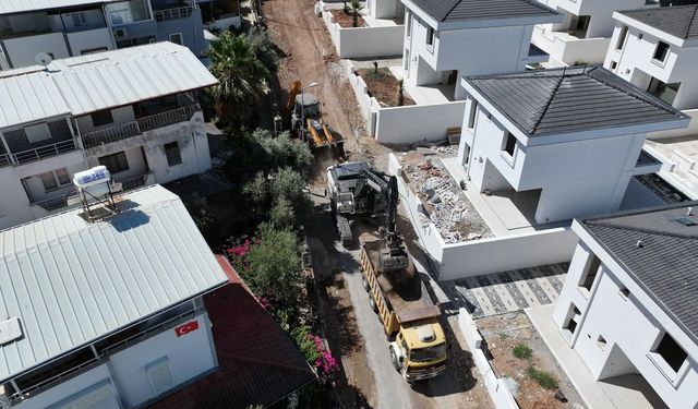 Akbük'te yol yapım çalışmalarını genişletildi