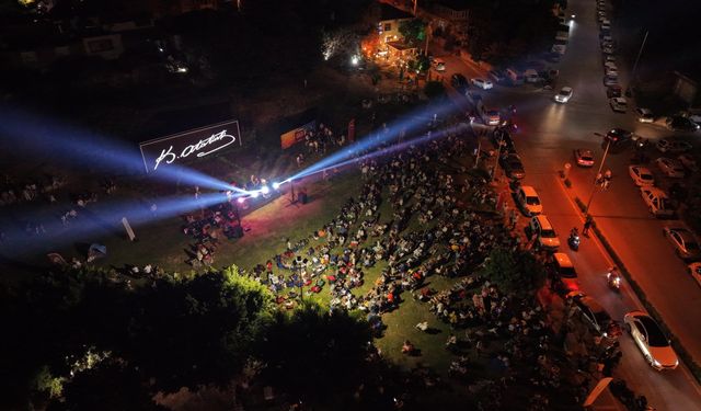 Manavgat’ta müziği duyan sandalyesini kaptı