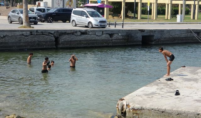 Mersin’de halk bunaldı denize koştu