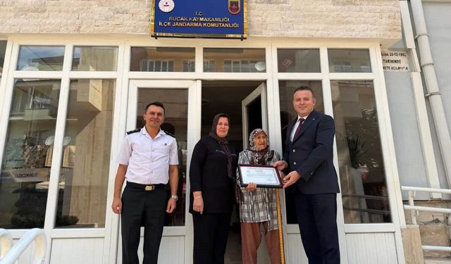 Simit satarak Antalya’da aldıkları daireyi Jandarmaya bağışladılar