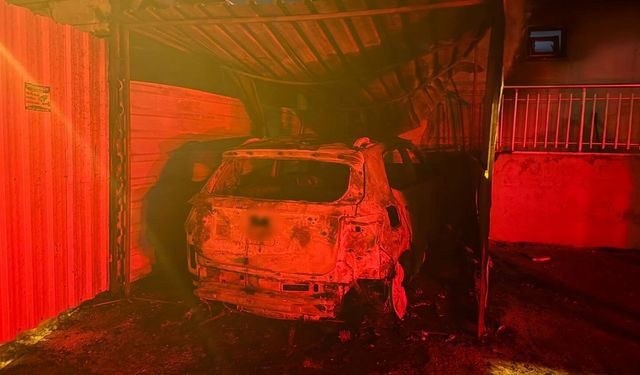 Antalya’da yürekler ağza geldi otomobildeki yangın binaya sıçradı