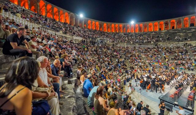 “Carmına burana” Antalya’yı büyüledi
