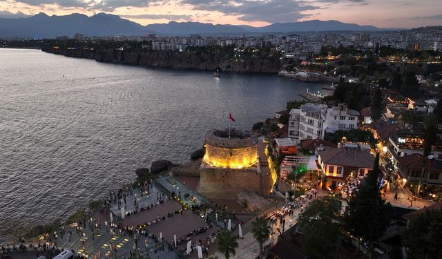 Hıdırlık Kulesi’nde Akdeniz manzarasına müzik eşlik etti