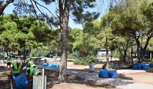 Manavgat’ta hükümlüler çevre temizliği için sahaya çıktı