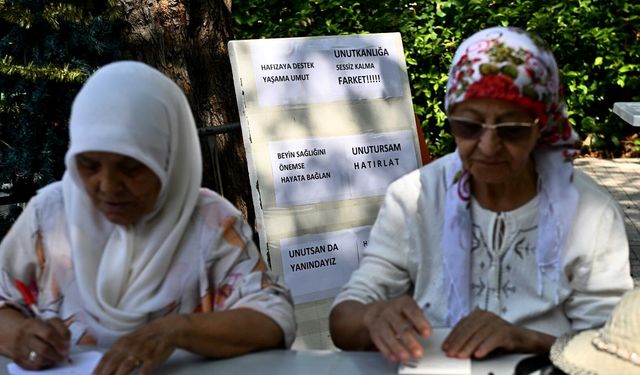 Muratpaşa Belediyesi alzheimera dikkat çekti