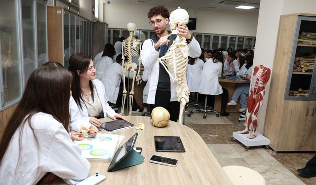 ALKÜ’lü uzman açıkladı! Yapay zekâ anatomi eğitimini nasıl değiştiriyor?