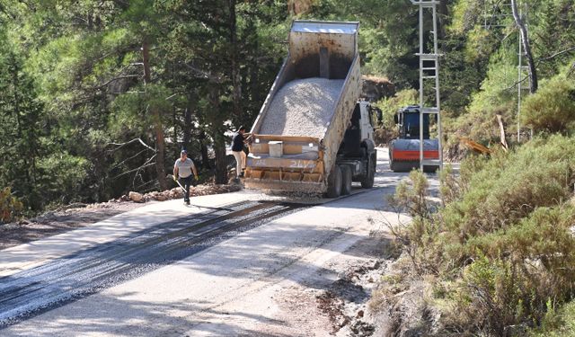 Antalya Kumluca’da mahallelinin beklediği yol yapıldı