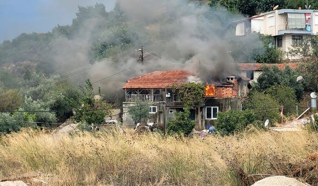 Antalya’da odun yakmak isterken evi yaktı