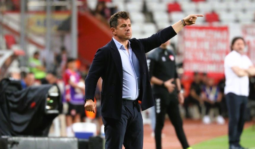 Sorulara net yanıt Belözoğlu’ndan geldi: “O parayı kendime istemedim, Antalyaspor’da kalıyorum”