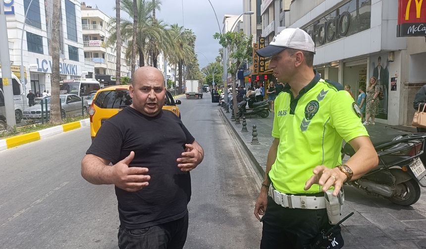 Motosiklete çarpan otomobil sürücüsü kaçtı