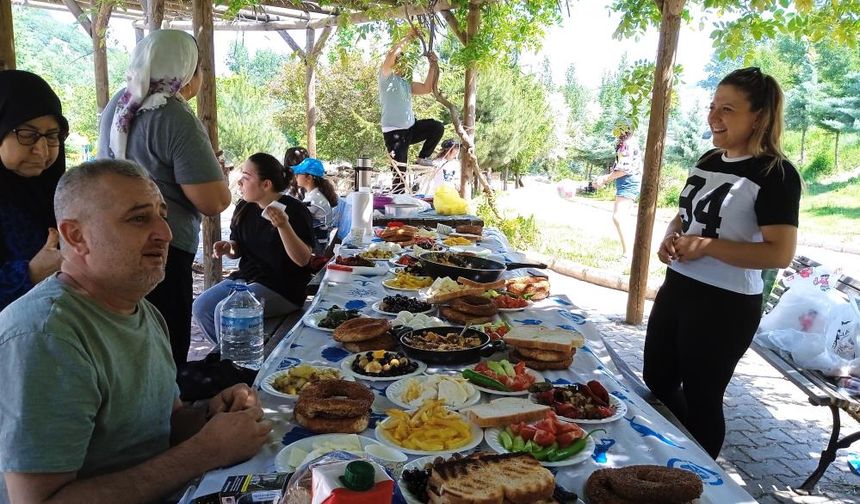 Bayram tatili bitmeden piknik alanları doldu