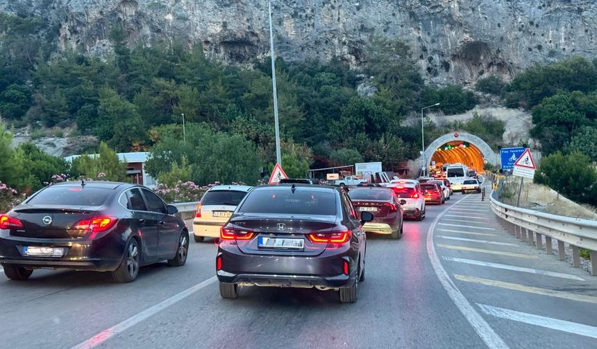 Antalya’da trafik kuralları yok sayılıyor, kazalara rağmen önlem alınmıyor