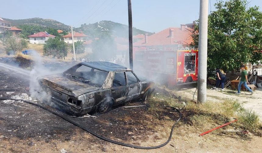 Burdur'da yanan otonobil küle döndü