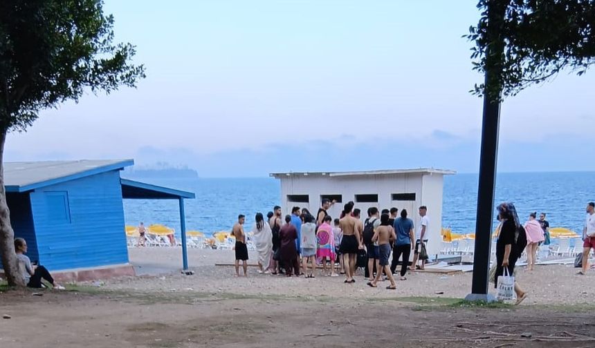 Antalya’nın dünyaca ünlü o sahilinde giyinme kabini azlığı kargaşaya neden oldu