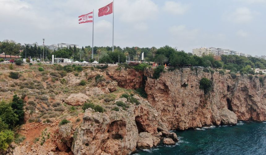 Çit ve uyarı tabelasını dikkate alınmıyor, gençlerin yaşamı kararıyor