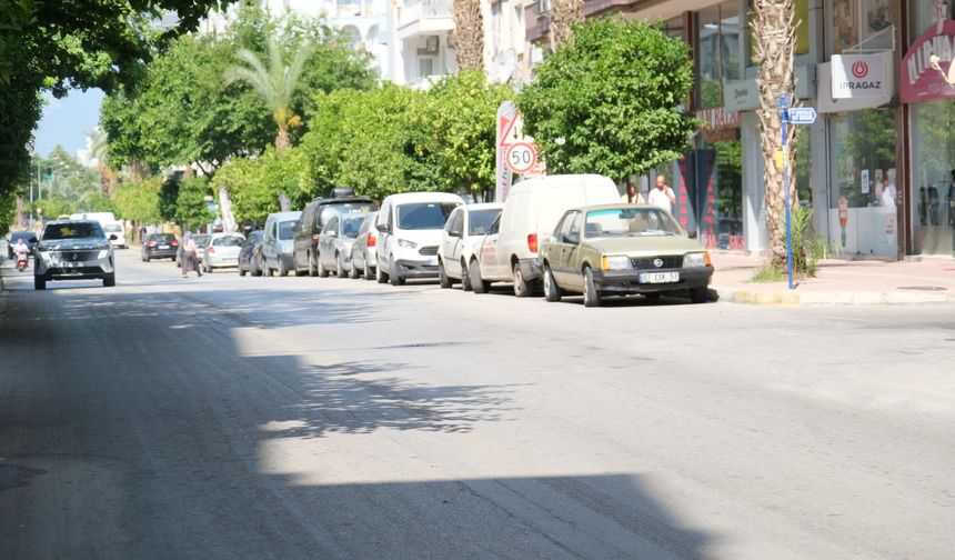 Teoman Paşa Caddesi'nin otopark krizi esnafı canından bezdirdi