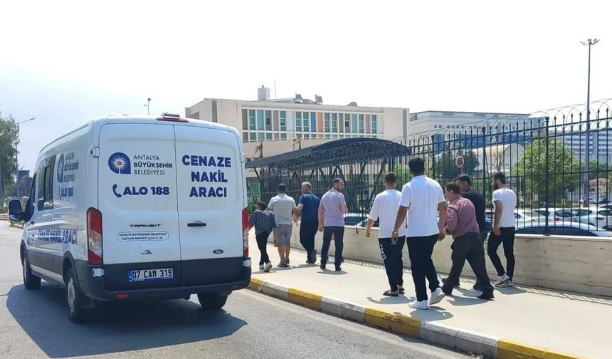 Havuza giren küçük çocuk boğularak hayatını kaybetti