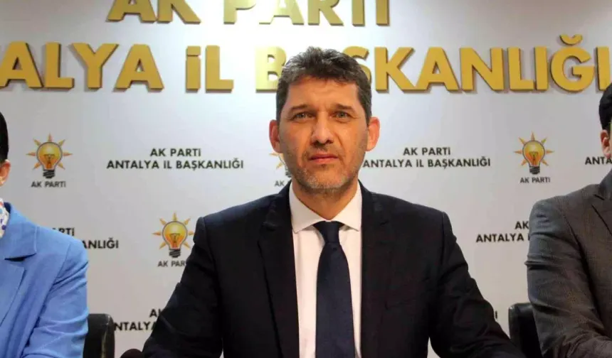 AKP Antalya İl Başkanı Çetin Sanayi Kavşağı Üstgeçidi'nden konuştu: “Baklava kutularıyla değil, hizmetlerimizle anılıyoruz”