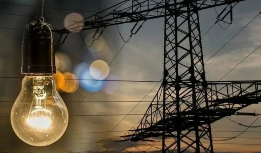 Yaz ortasında Antalya elektriksiz kaldı… CK Akdeniz’e tepki çığ gibi büyüdü