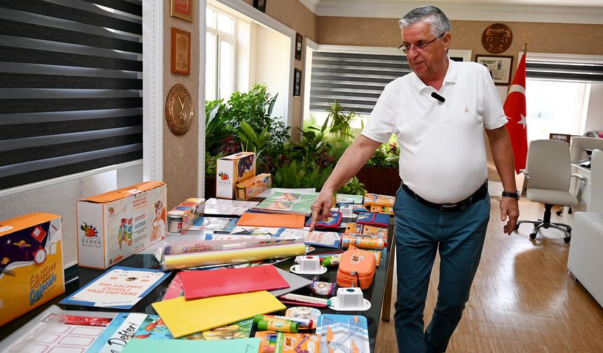 Kemer Belediyesi'nden eğitim desteği… 6 bin 500 öğrenciye kırtasiye malzemesi