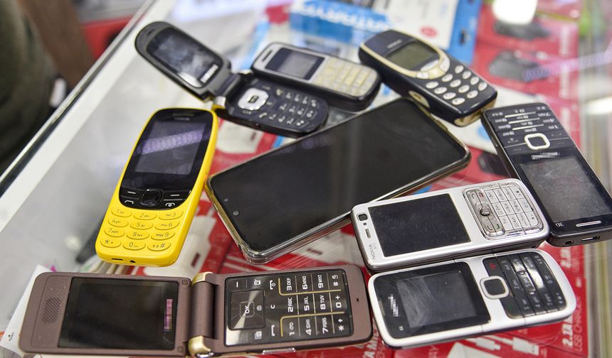 Dijital bağımlılığa, velilerden 'Tuşlu telefon' tedbiri