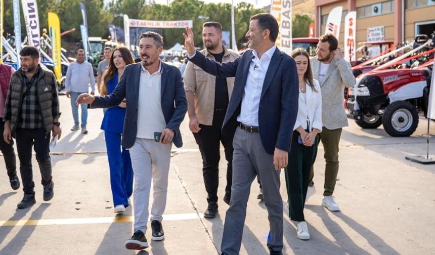 Başkan Çavuşoğlu Denizli Tarım Fuarı’nda üreticilerle bir araya geldi
