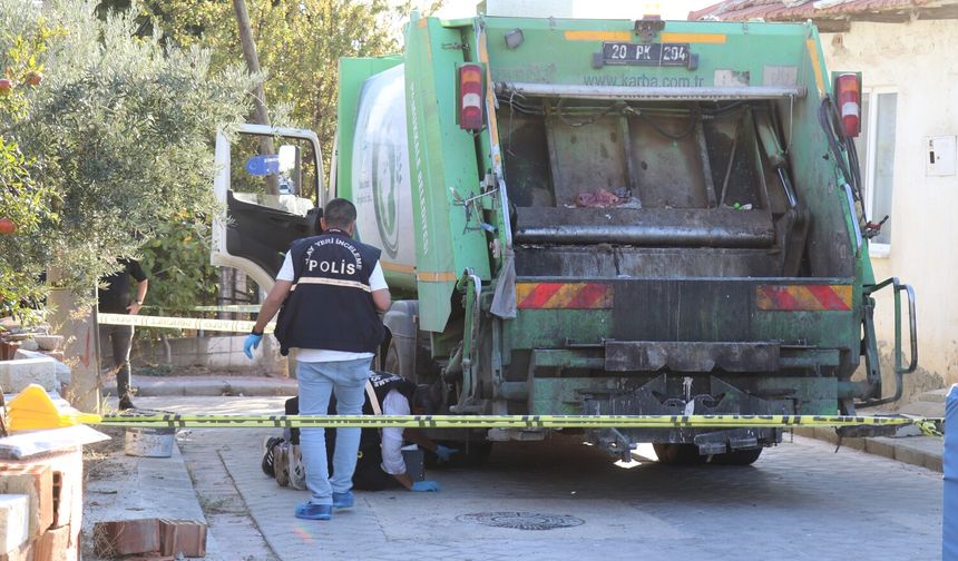 Yaşlı kadın çöp kamyonunun altında can verdi