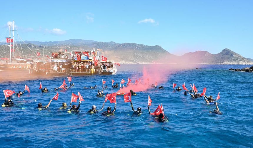 Kaş’ta 'Ecdadın Yolunda Cumhuriyete Saygı Yürüyüşü'