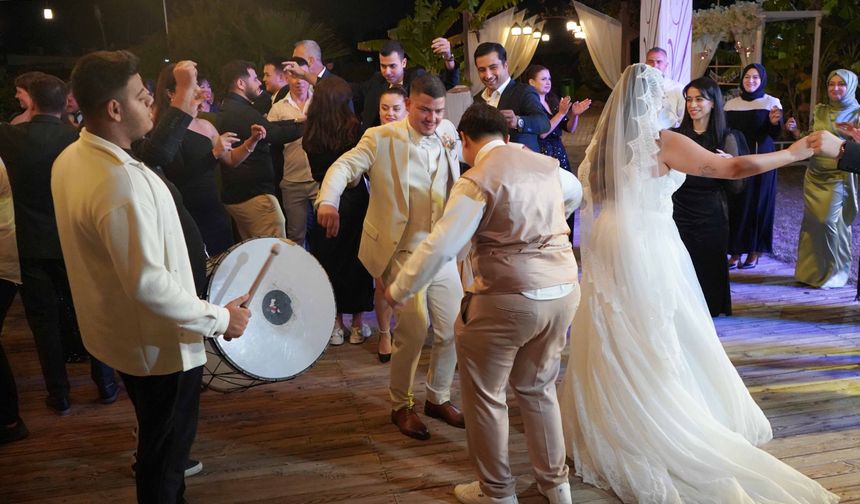 Kosta Rikalı damat ve Türk gelin Antalya'da dünyaevine girdi