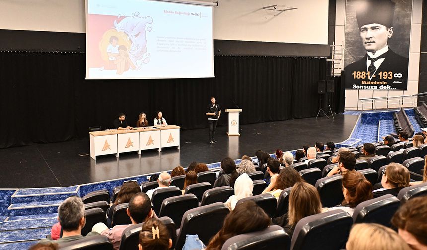 Muratpaşa’dan madde bağımlılığını önleme konferansı