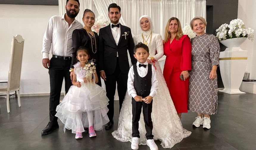 Tek torununa düğünde takı olarak ev, araba ve tarla hediye etti