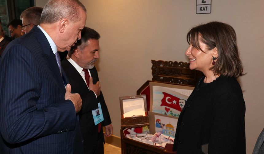Adanalı çocukların Kardeşlik Sandığı Cumhurbaşkanı Erdoğan'a takdim edildi