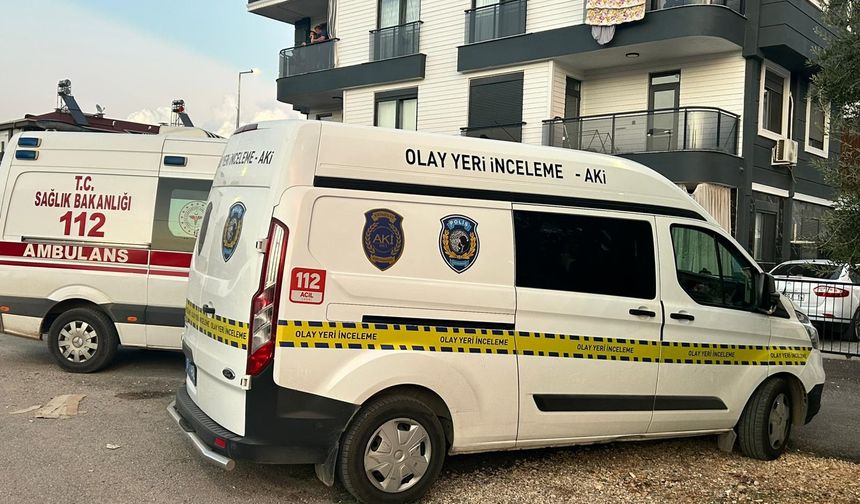 Antalya'da kahreden olay... Polis memuru, eşine ve 2 çocuğuna kıydı