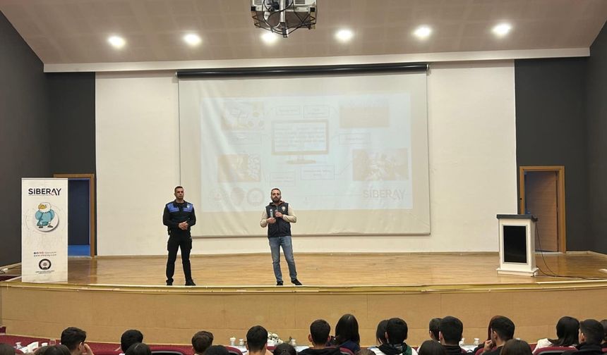 Adana’da öğrencilere dijital güvenlik eğitimi verildi
