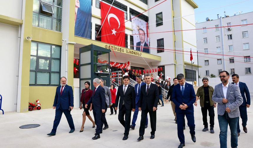 Mersin'de 6 Şubat depremi sonrası 82 yeni okul hizmete açıldı