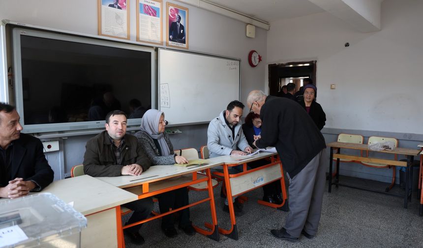 Adana'da bir mahallede seçim heyecanı