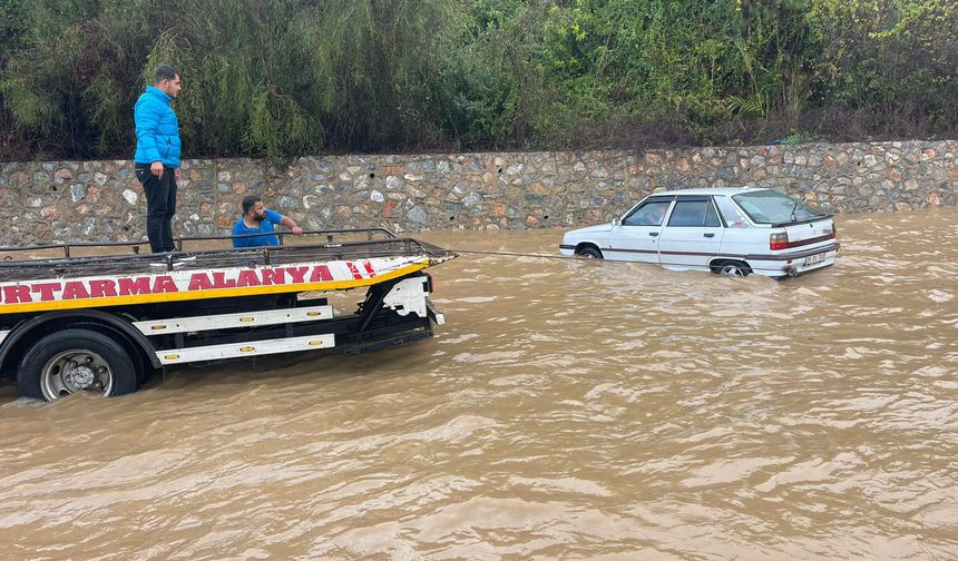 Alanya-Antalya karayolu kapandı