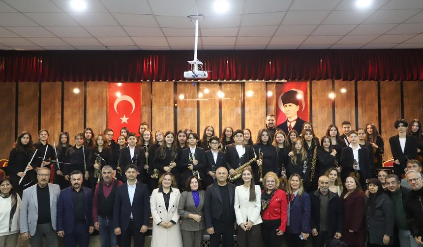 Antalya’da geleceğin müzisyenlerinden anlamlı konser
