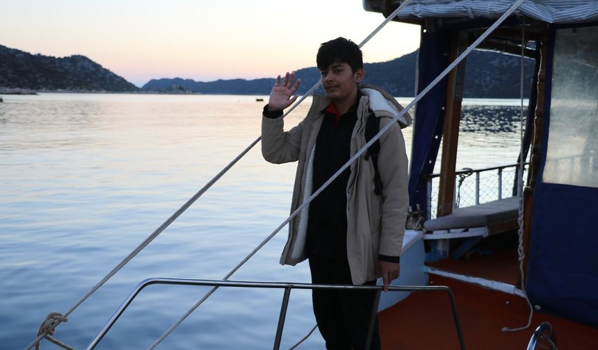 Antalya'dan eğitime yelken açan tekne