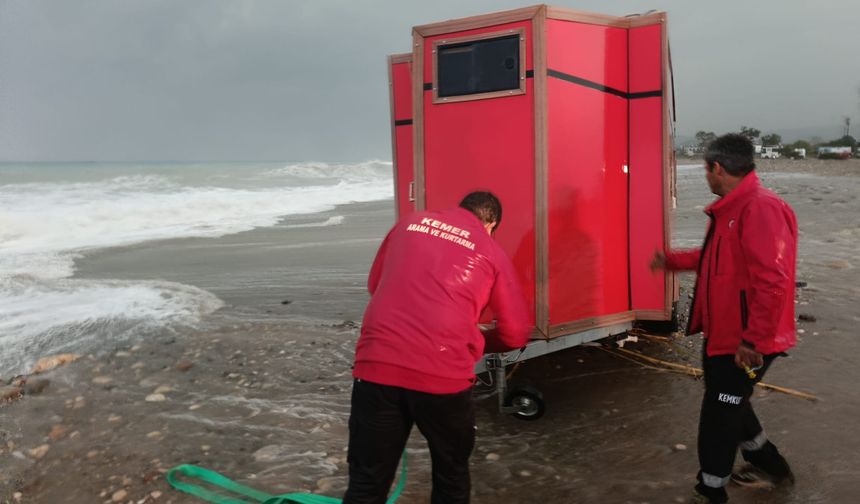 Karavanlarında mahsur kalan turistler kurtarıldı
