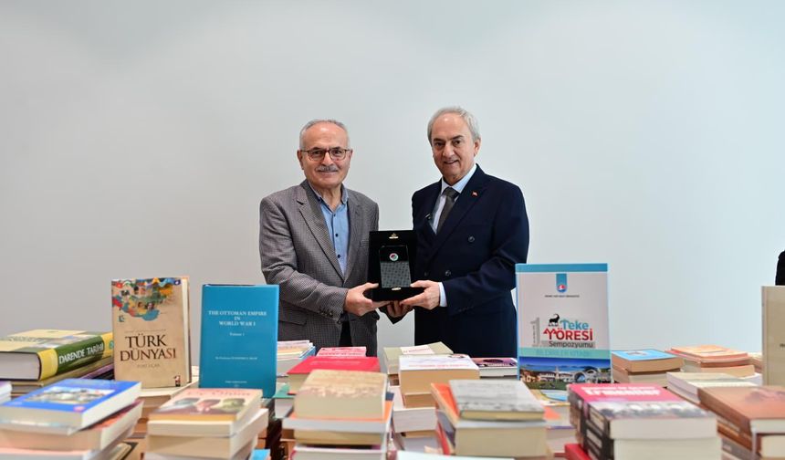 Antalya Kütüphanesi’ne büyük bağış
