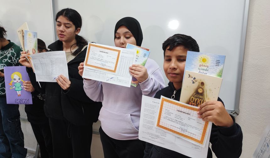 Görme engelli öğrenciler ''Braille alfabesi'' ile hazırlanan karnelerini aldı