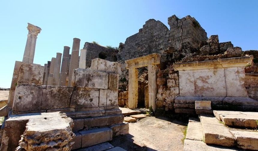 Antalya’da Hristiyanlığın önemli merkezine akın akın geldiler