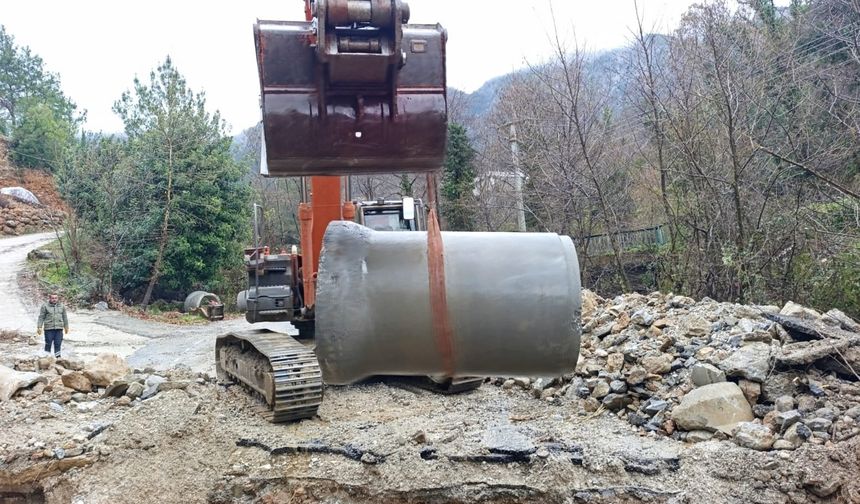 Alanya’da tıkanan menfezler Büyükşehir ekiplerince açıldı